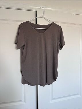 Uniqlo Women's Short Sleeve V-Neck Top
